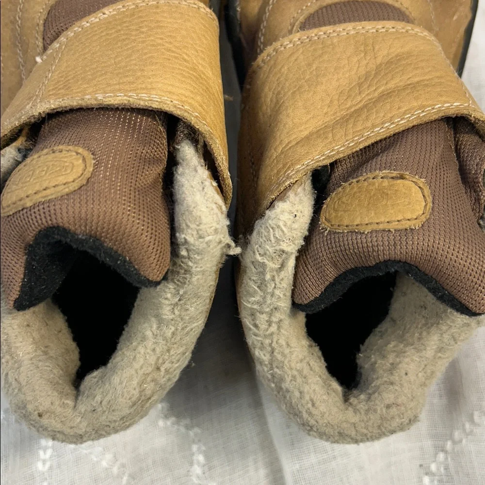 Keen leather ankle booties stamped sz 4